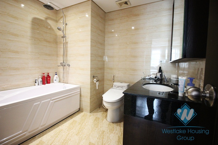 Nice and quality 02 bedrooms apartment in Ba Dinh district for rent!